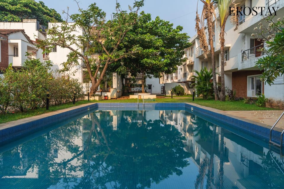 Property building, Day, Garden, Garden view, Pool view, Swimming pool