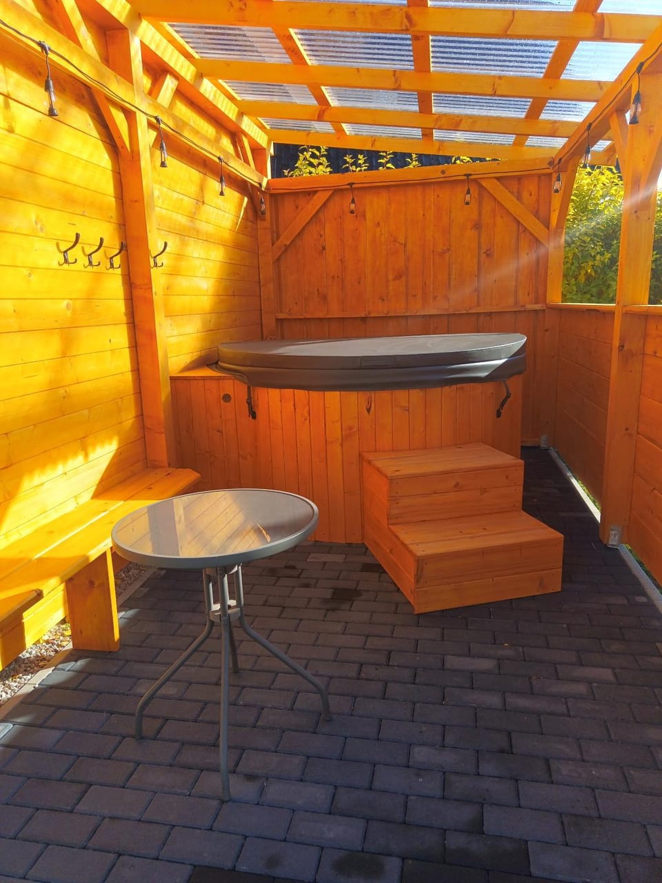 Hot Tub, Hot Tub