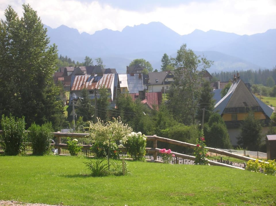 Garden, Mountain view