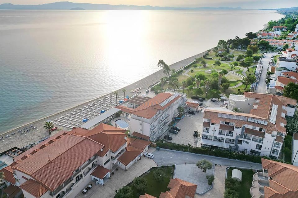 Property building, Day, Bird's eye view, Beach, Sea view, Location