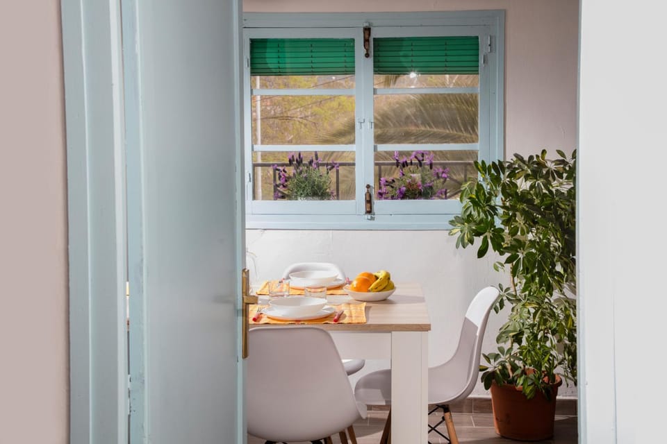 Living room, Decorative detail, Dining area, Food, Mountain view, Family
