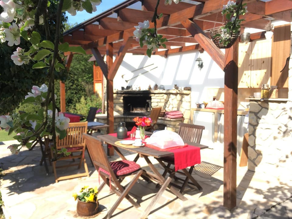 Property building, Spring, Activities, Summer, Garden, Balcony/Terrace, Balcony/Terrace