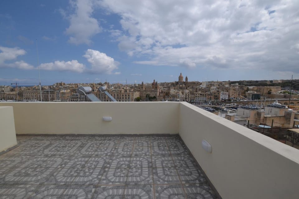 The Penthouse Flat-terrace&view Apartment in Malta