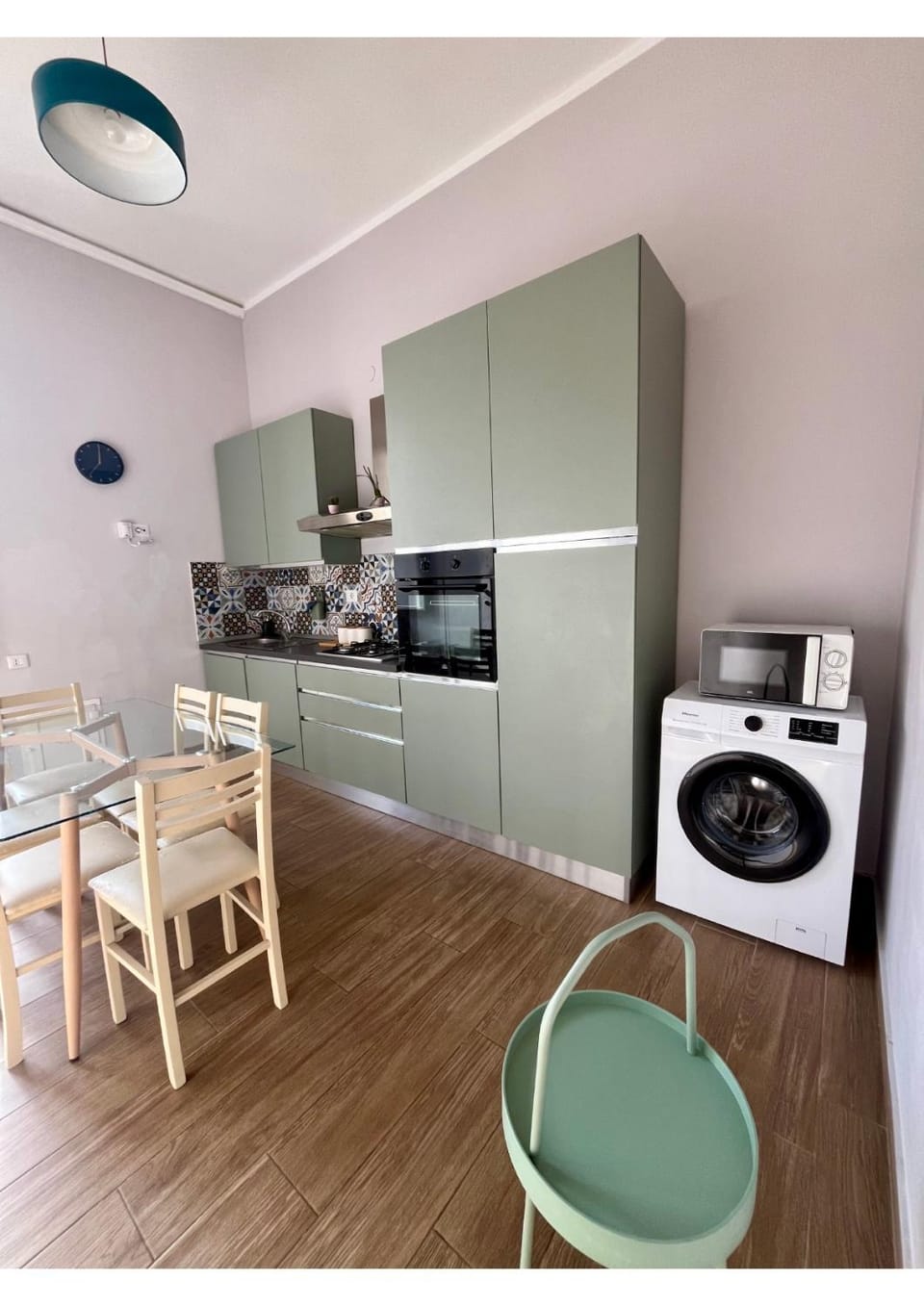 Kitchen or kitchenette, washing machine
