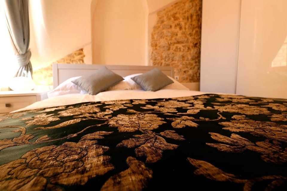 Bed, Day, Summer, Bedroom