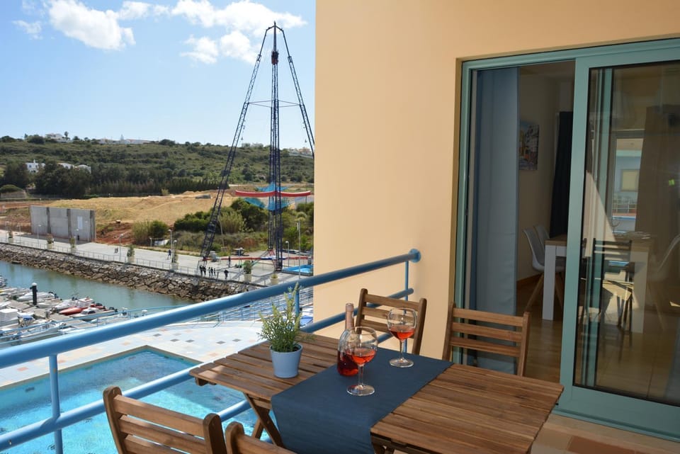 Stunning Apartment with Marina Views Apartment in Guia
