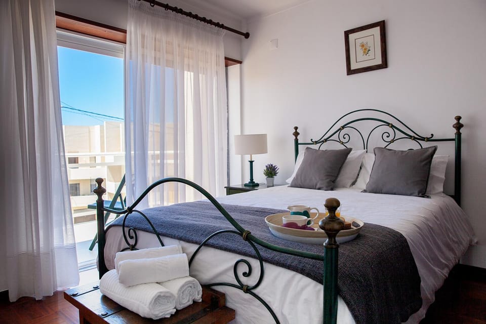 Bedroom, towels