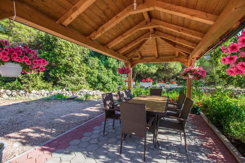 Patio, BBQ facilities