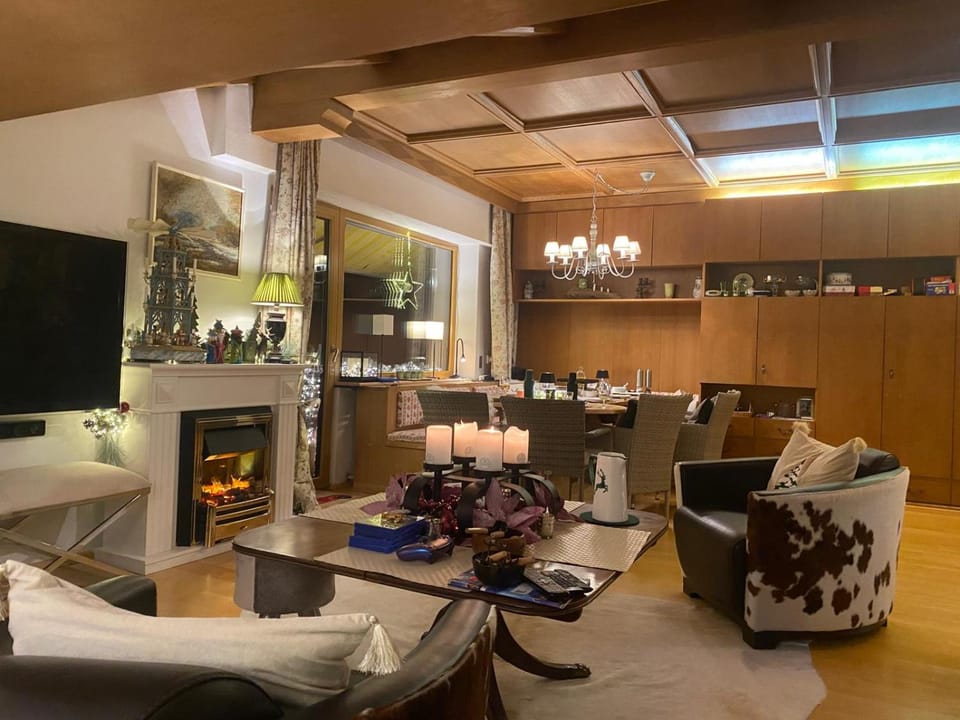 Living room, Seating area, Dining area, Food