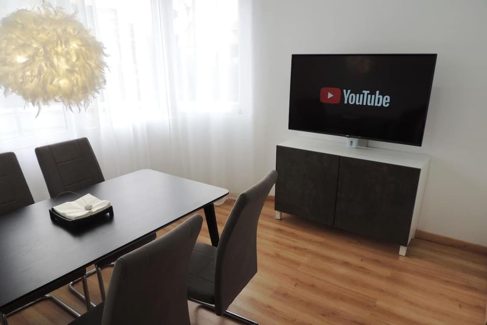 Communal lounge/ TV room, TV and multimedia, Dining area, Meeting/conference room