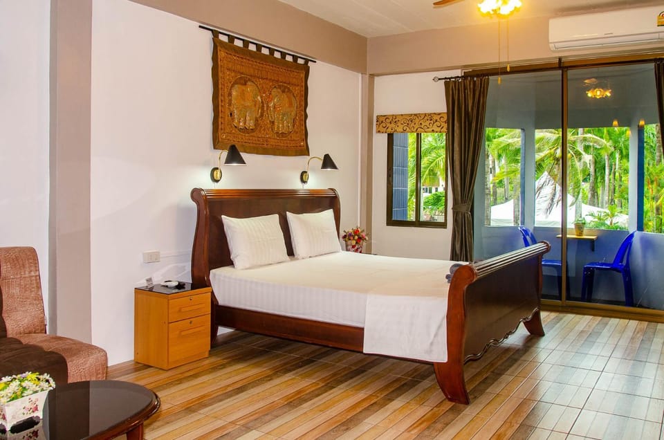 Patio, Bed, Balcony/Terrace, Living room, Seating area, Bedroom