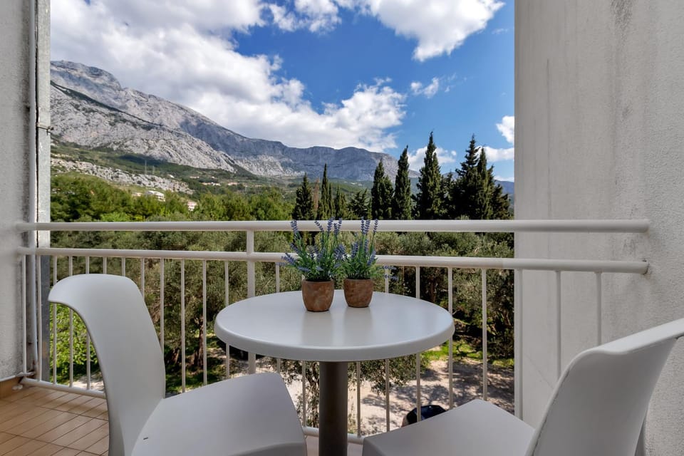 Balcony/Terrace, Mountain view