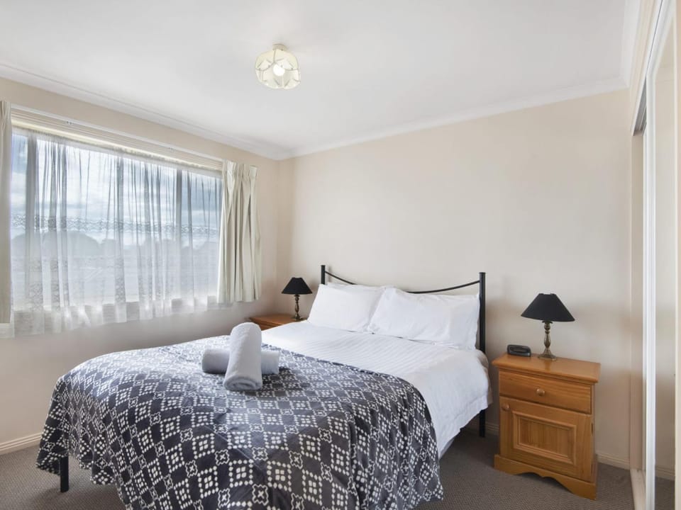 Beloka 7 - 2BR Townhouse l Lake Views l Spa Bath l WiFi House in Jindabyne