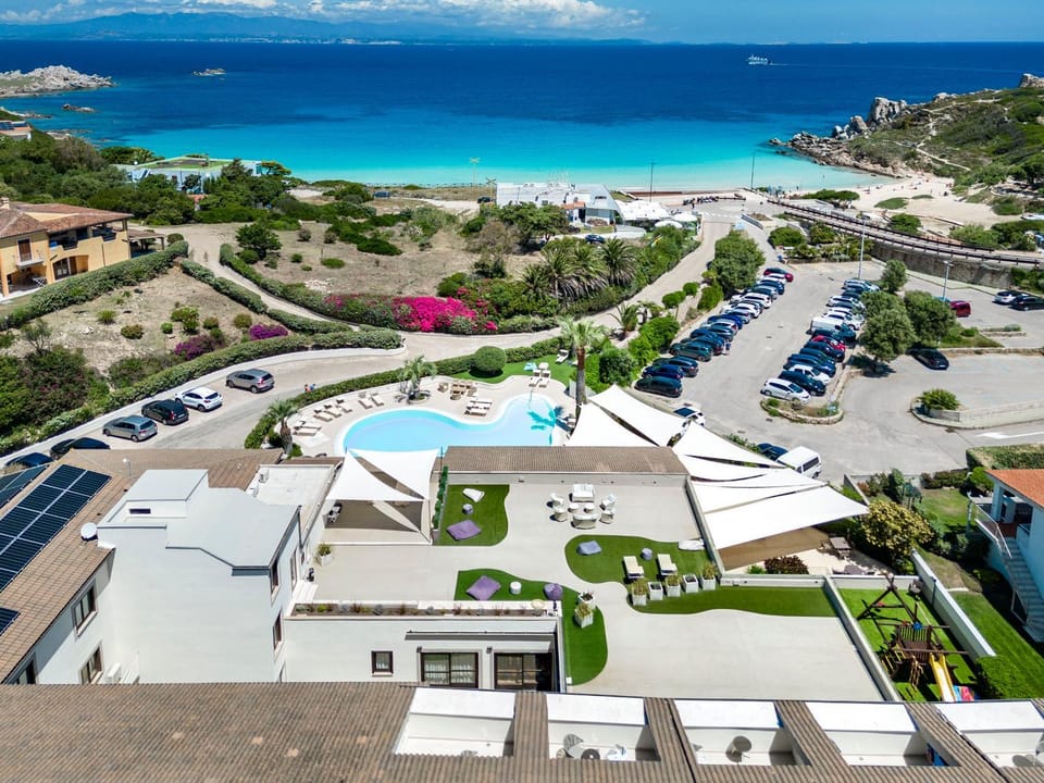 Photo of the whole room, Pool view, Sea view, Swimming pool, Swimming pool