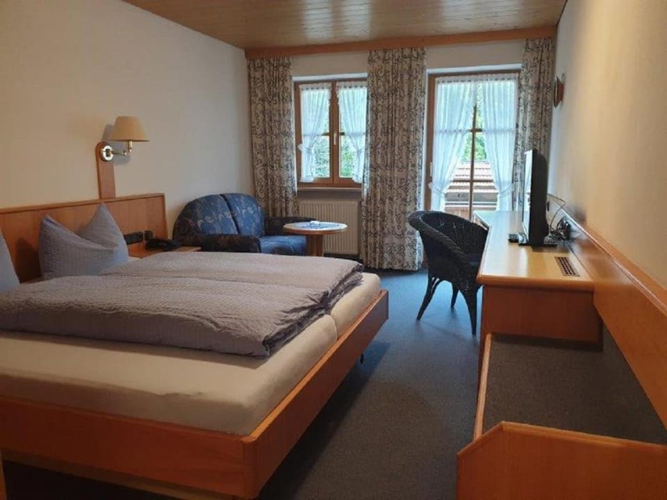 Bed, Seating area, Bedroom