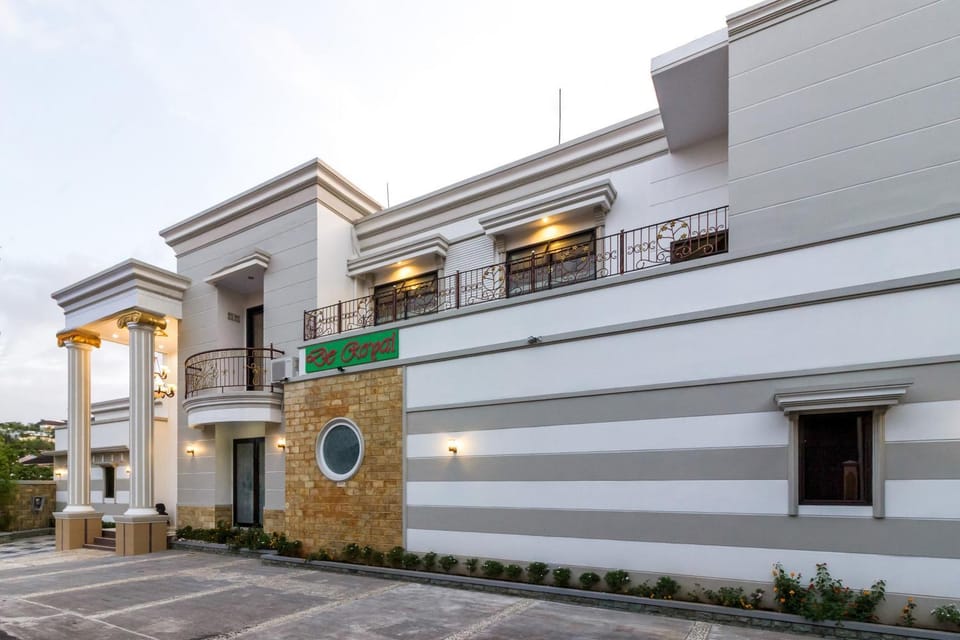 Facade/entrance