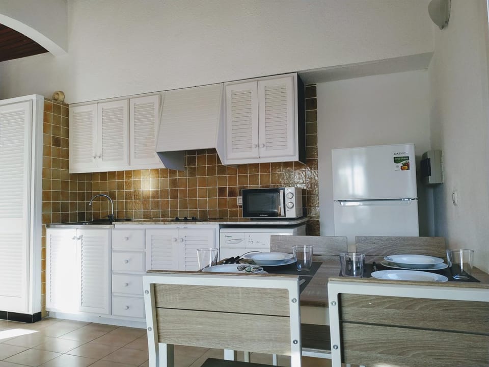 Apartamento con piscina y terraza en Ciudadela de Menorca Apartment in Cala en Blanes