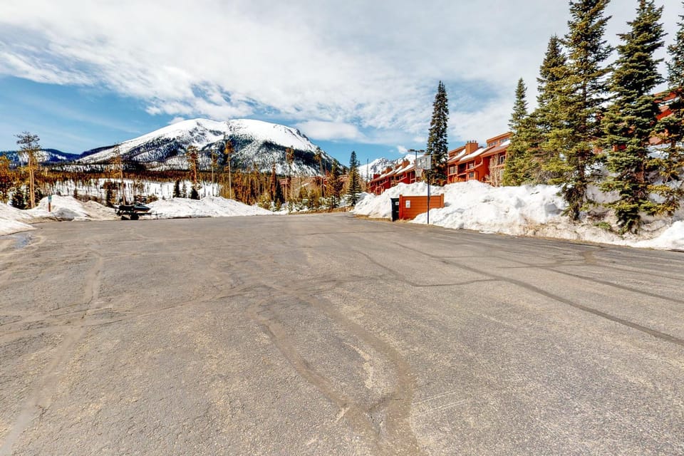 2 Bed 2 Bath Apartment in Summit County Apartment in Wildernest