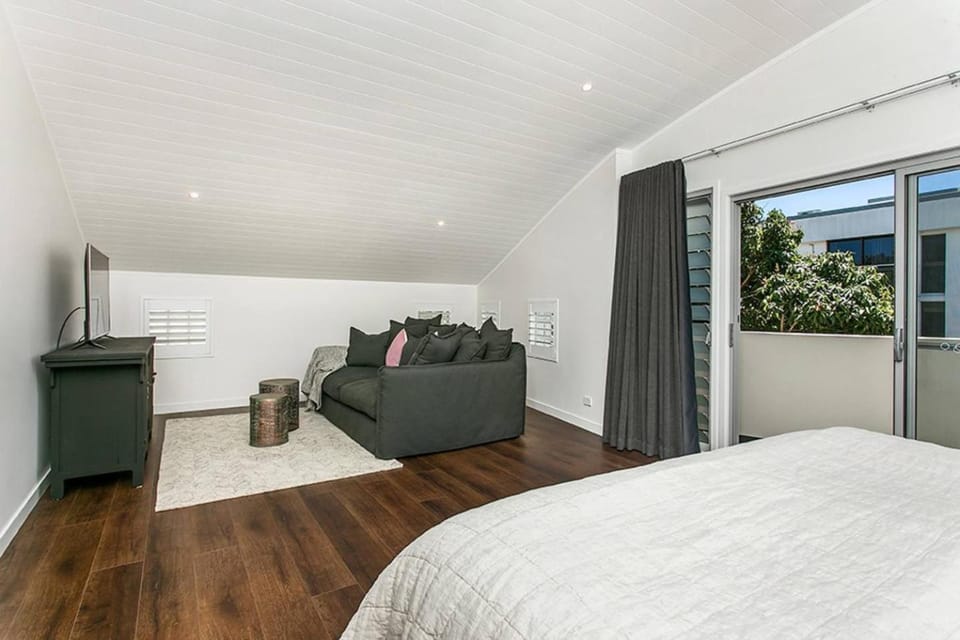 Seating area, Bedroom