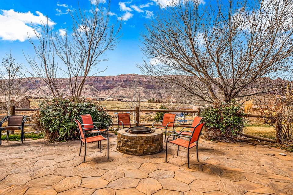5 Bed 3 Bath Vacation home in Arches National Park House in Spanish Valley