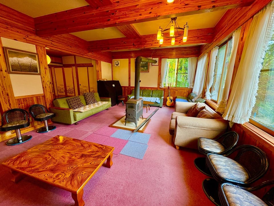 Communal lounge/ TV room, Living room, Seating area