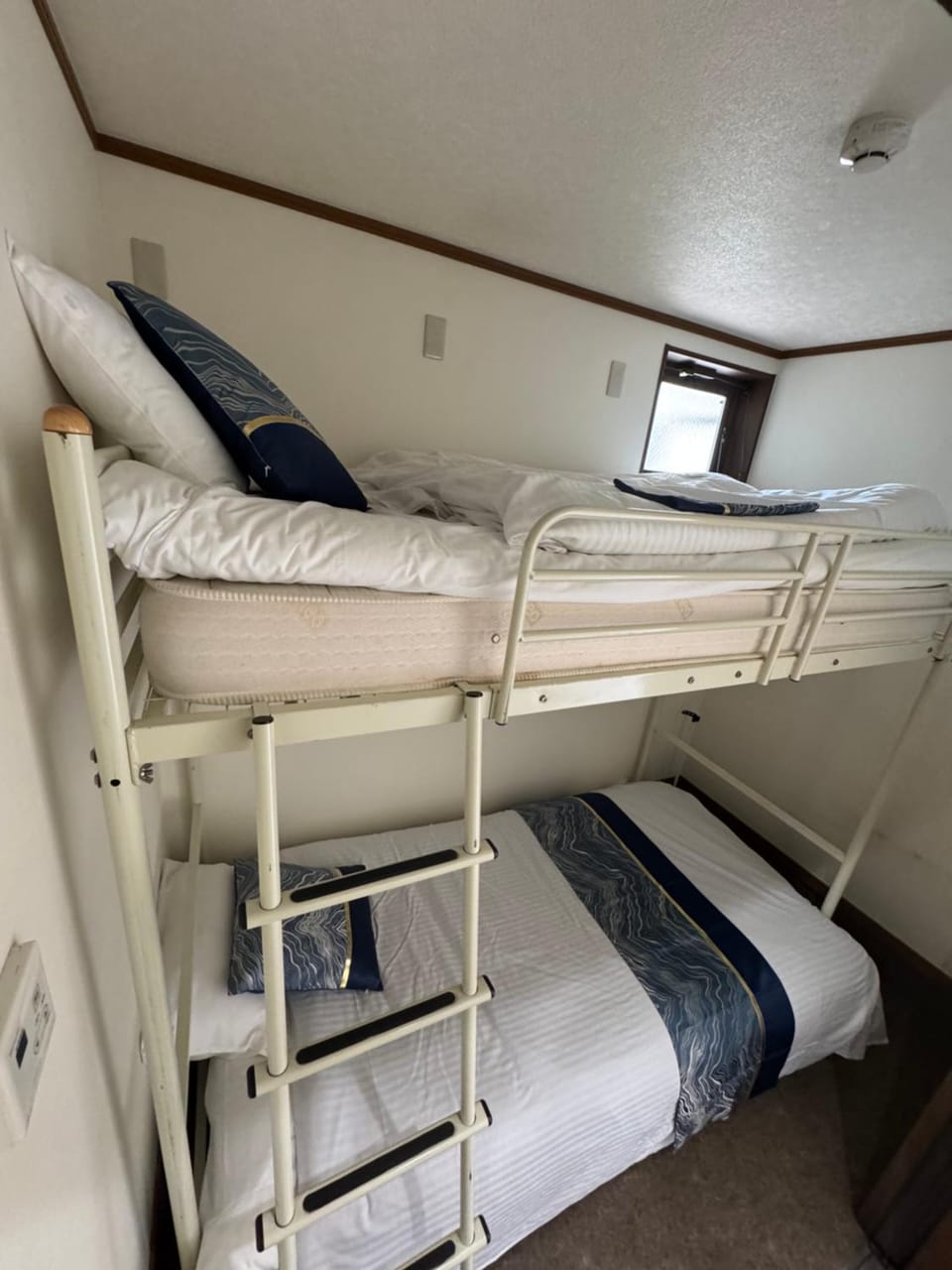 Bed, bunk bed