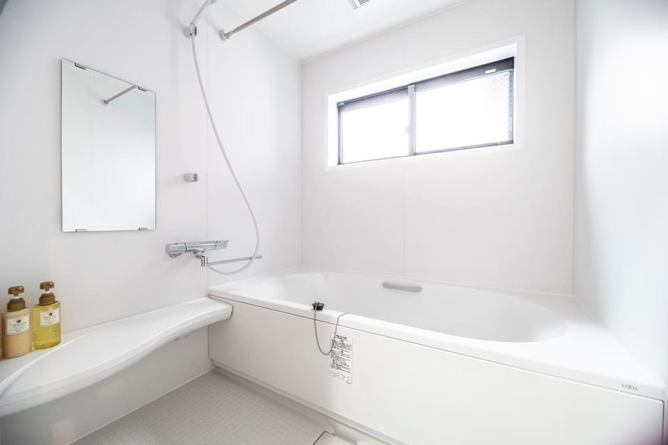 Hot Tub, Bathroom
