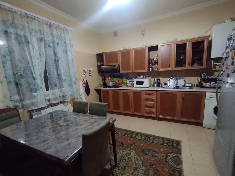 Kitchen or kitchenette, Dining area, oven, stove