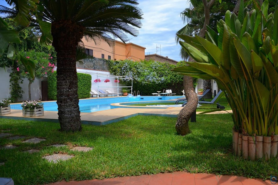 Garden, Swimming pool