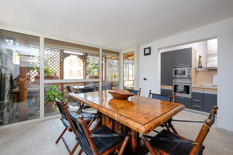 Property building, Kitchen or kitchenette, Dining area