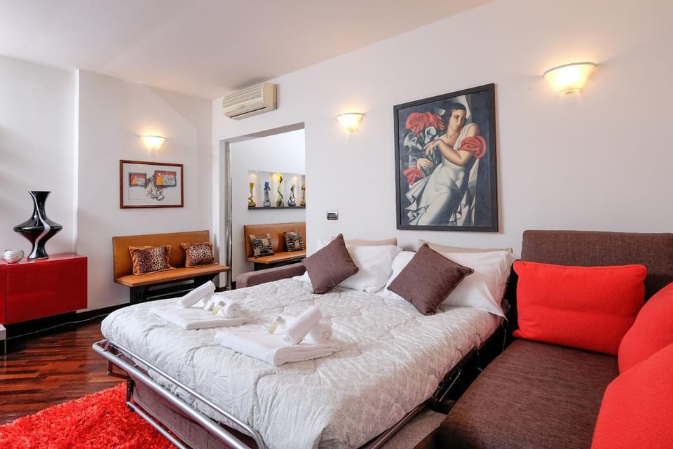 Bed, Living room, Other, Seating area, Bedroom, towels, air conditioner