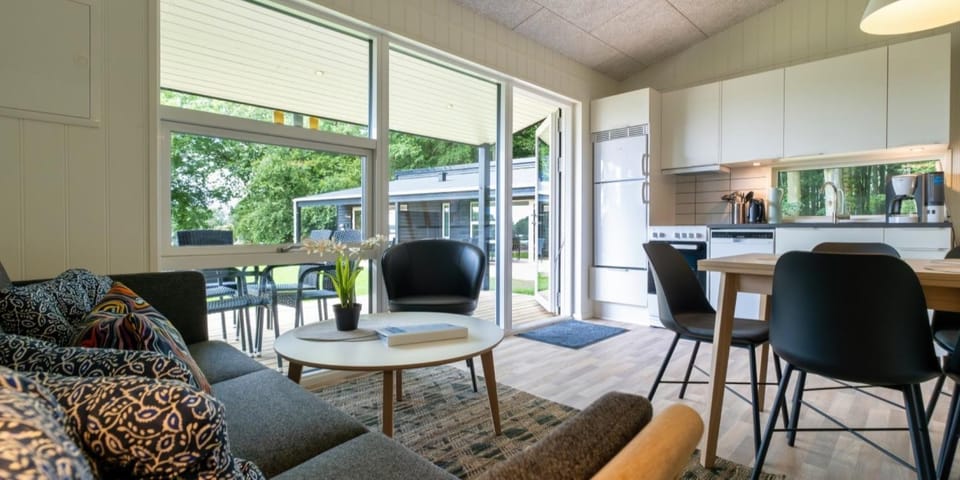 Kitchen or kitchenette, Living room, Seating area, Dining area