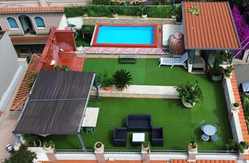 Bird's eye view, Swimming pool