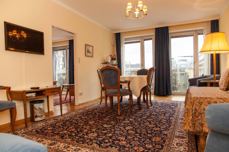 Living room, Seating area, Dining area