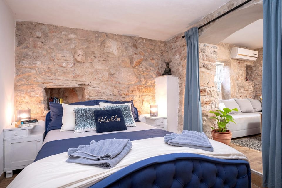 Heritage Stone House Retreat -Free parking Apartment in Stari Grad