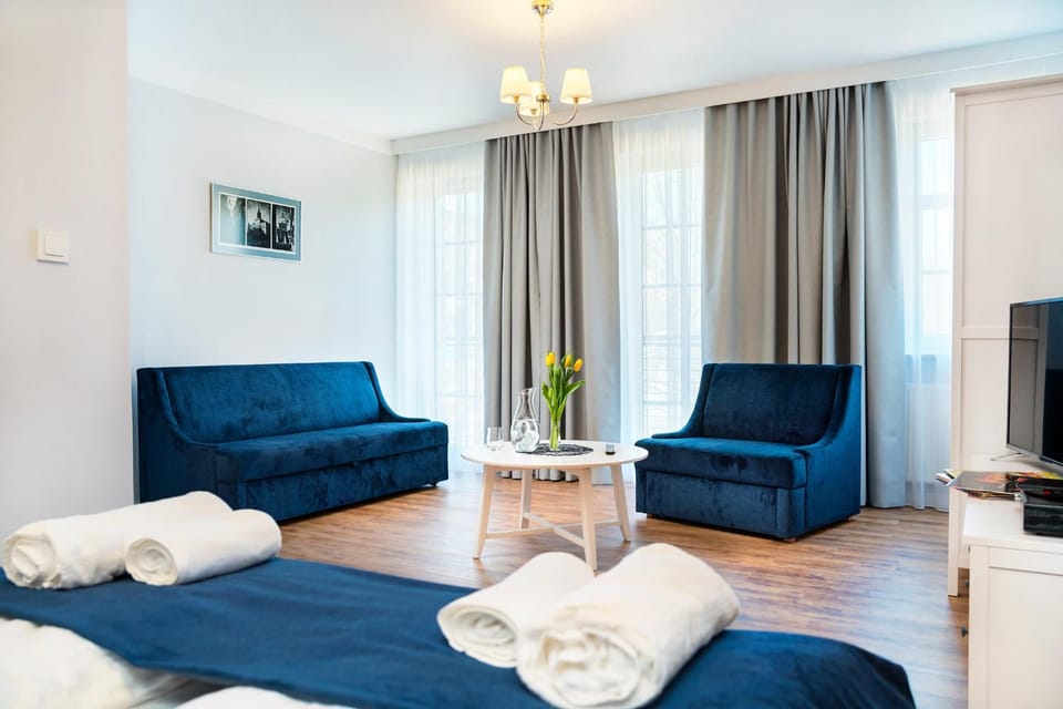 Bed, Balcony/Terrace, Photo of the whole room, Bedroom, Entertainment