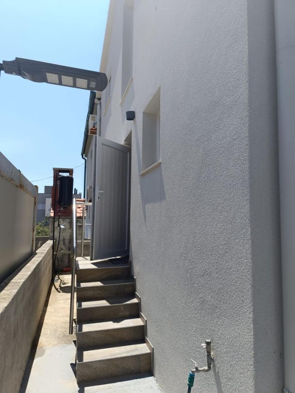 Facade/entrance