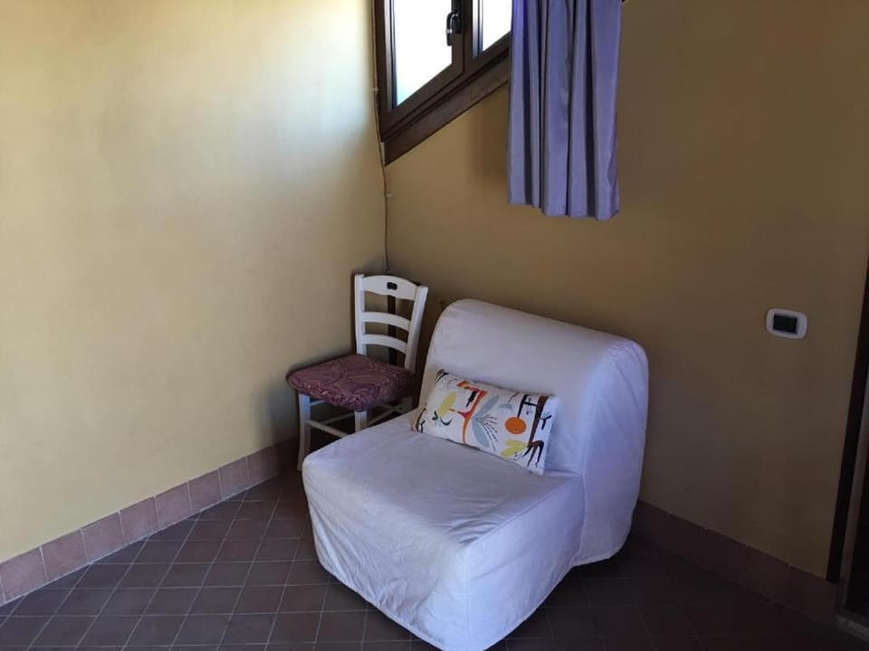 Bed, Living room