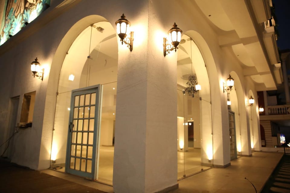 Facade/entrance