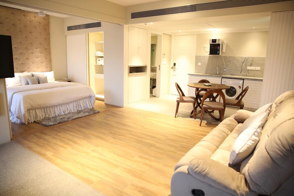 Living room, Photo of the whole room