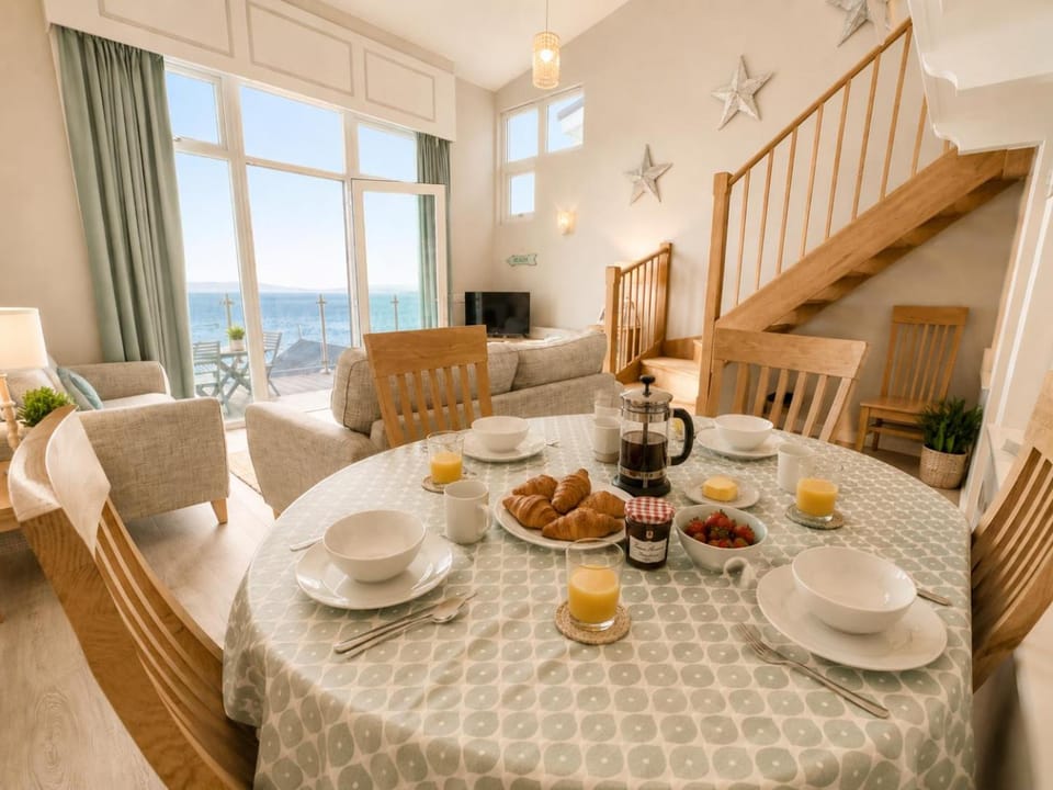 Westward Ho! Sea View Retreat - Family-Friendly Coastal Home House in Westward Ho