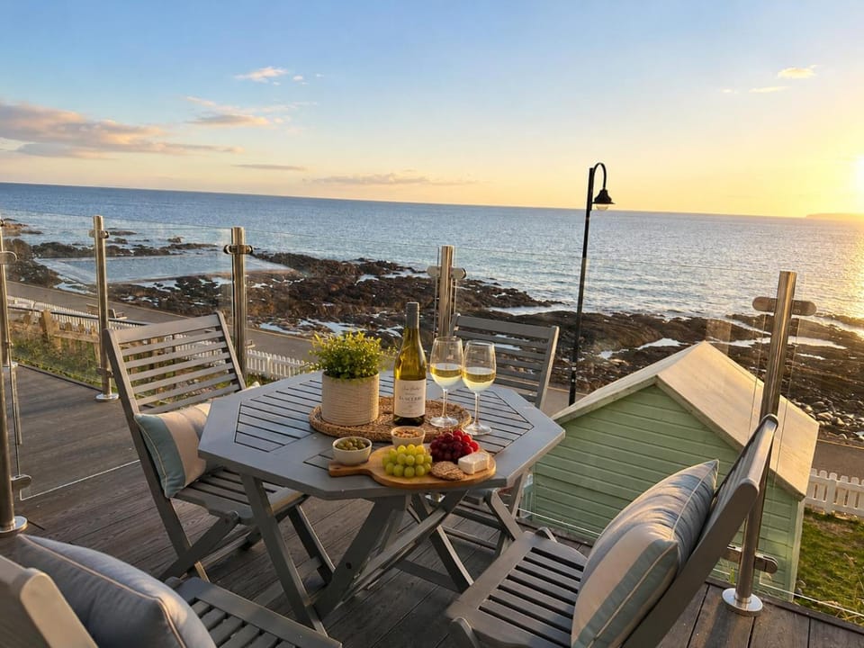 Westward Ho! Sea View Retreat - Family-Friendly Coastal Home House in Westward Ho