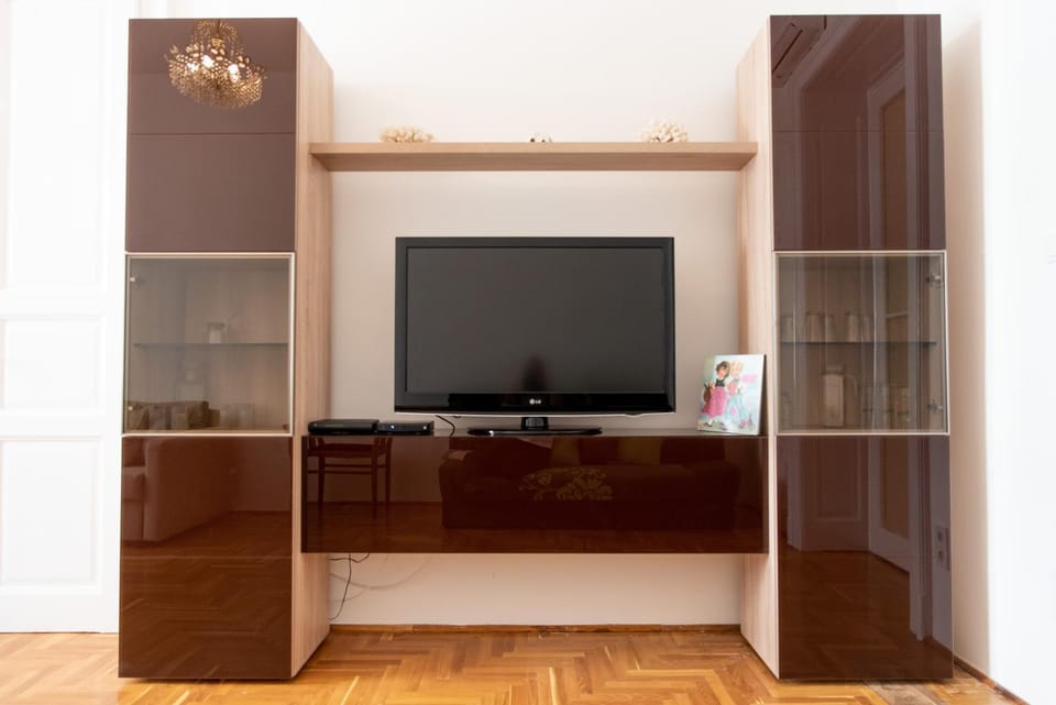 Communal lounge/ TV room, TV and multimedia