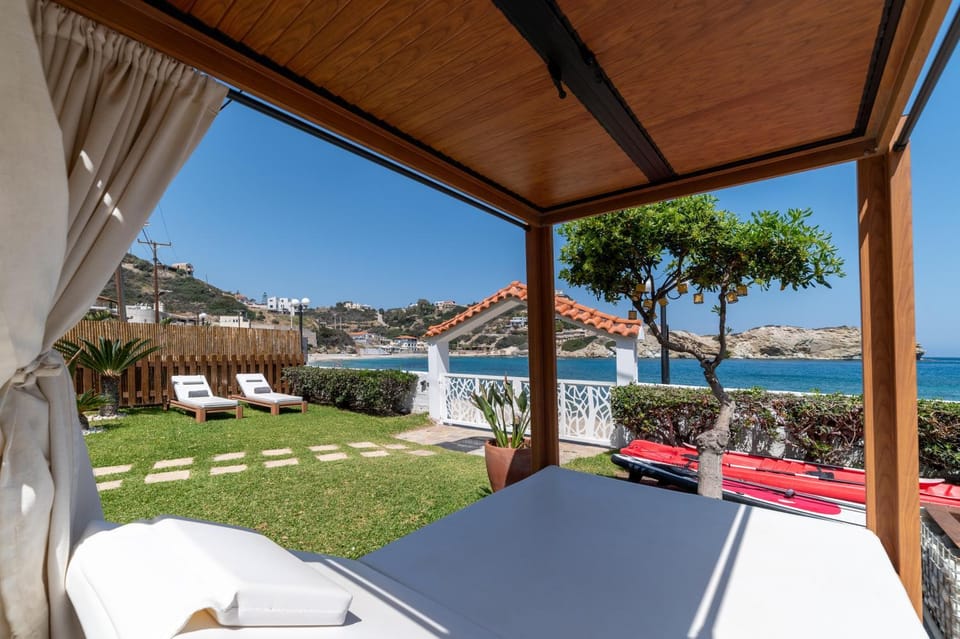 Bed, Garden, Sea view, sunbed