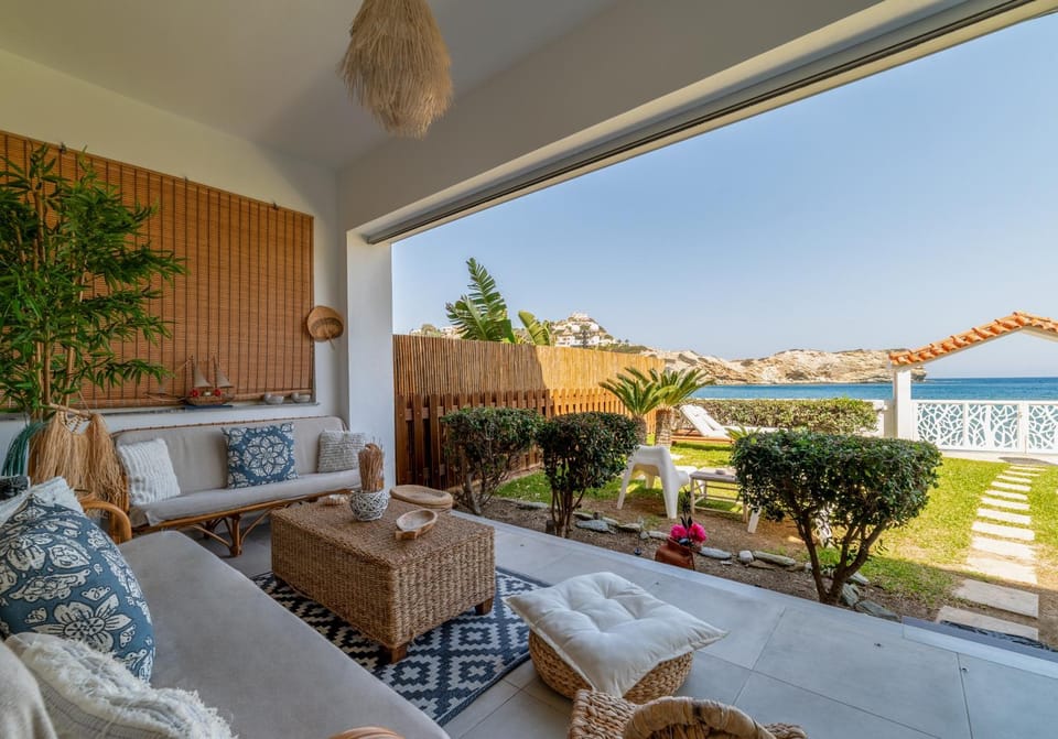 Patio, Day, Natural landscape, Seating area, Sea view