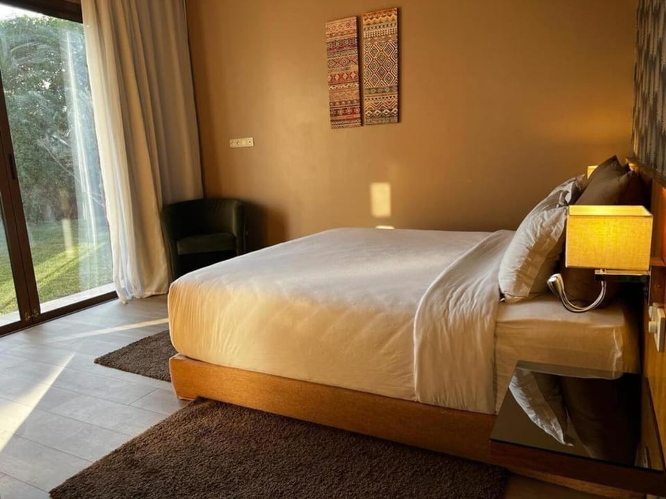 Photo of the whole room, Bedroom