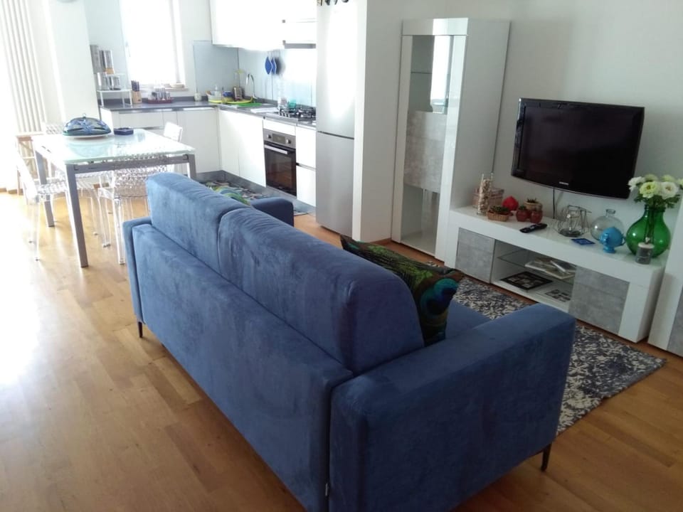 Communal lounge/ TV room, Bed, TV and multimedia, Kitchen or kitchenette, Living room, Seating area, Dining area