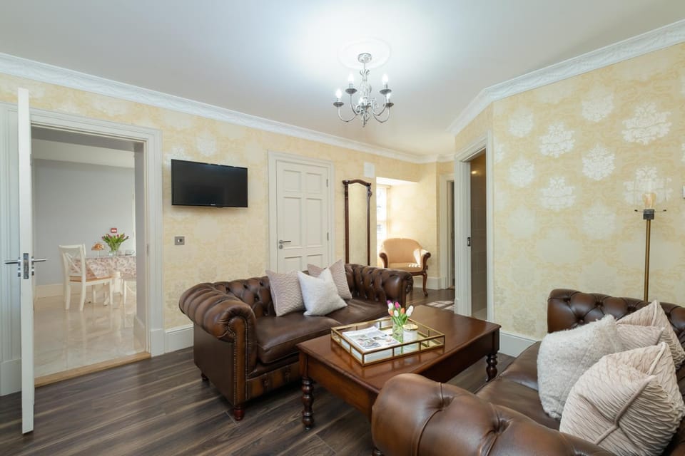 The Old Schoolhouse of Warren Lodge Boutique Cottages Bed and Breakfast in Longford