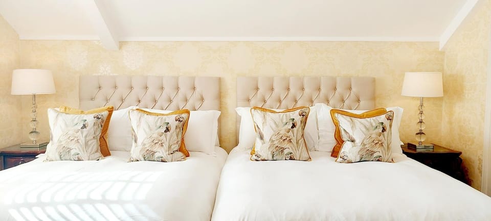 The Old Schoolhouse of Warren Lodge Boutique Cottages Bed and Breakfast in Longford