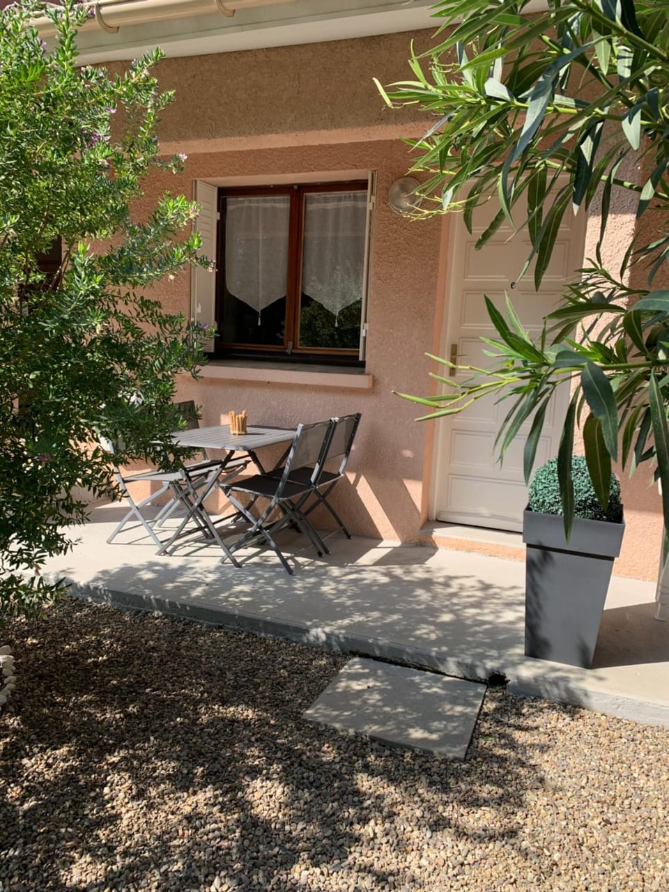 Patio, Facade/entrance
